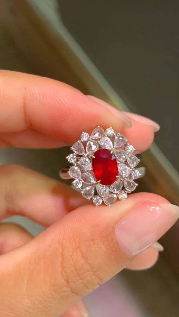 18K金镶嵌戒指红宝石1.68ct 无烧鸽血红
