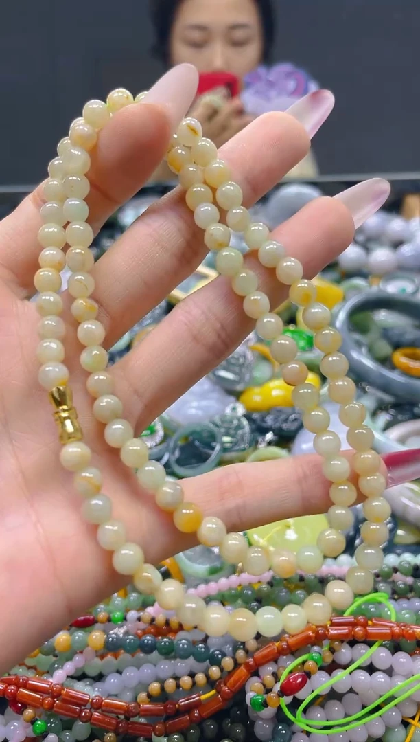 颈饰未镶嵌翡翠5MM/R/翡翠A货，一件也是批发价