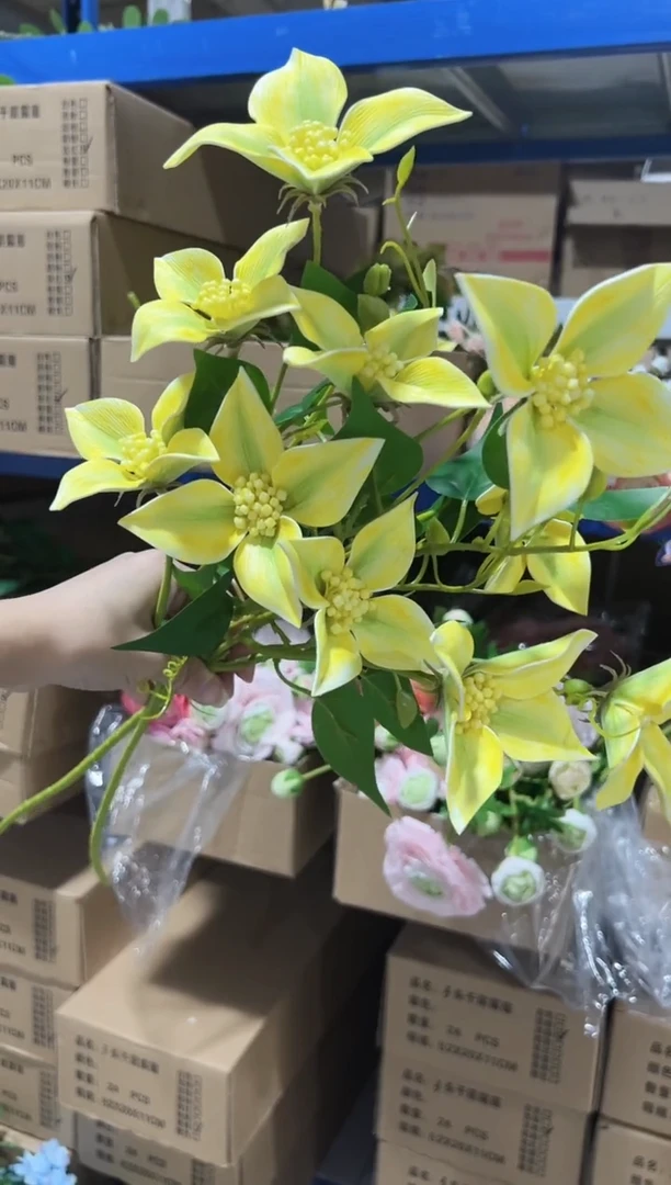2枝黄色油画百合