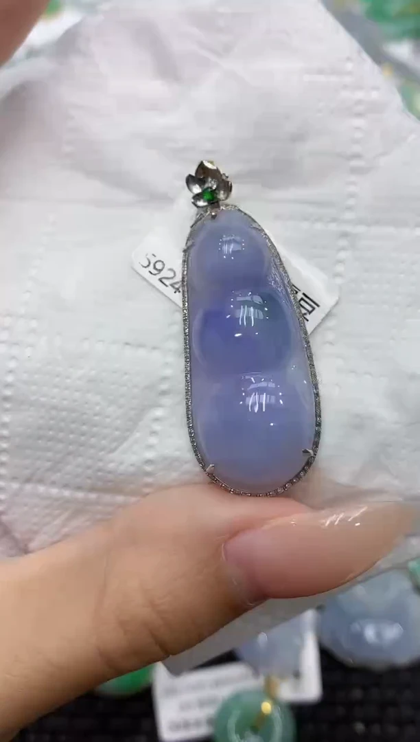 颈饰18K金镶嵌翡翠111111111111