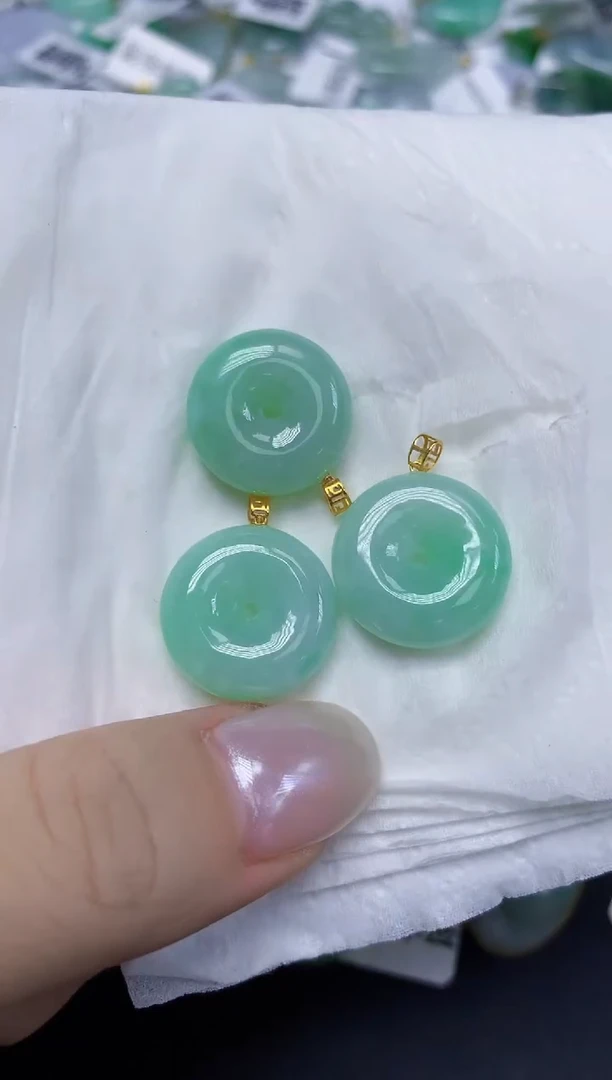 翡翠18K金镶嵌颈饰天然缅甸翡翠A货多样性发其一