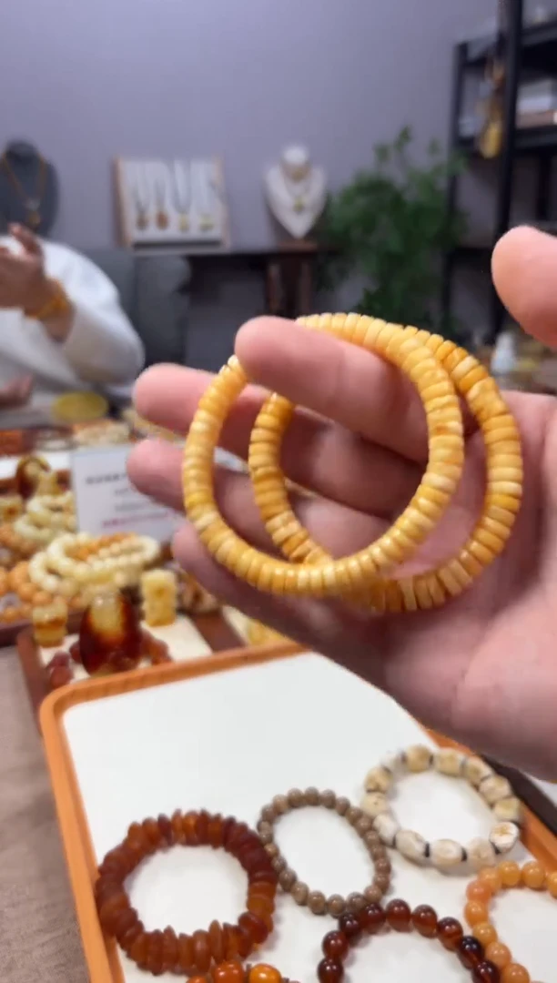 【闪购商品】蜜蜡裸石未镶嵌多样性发一件