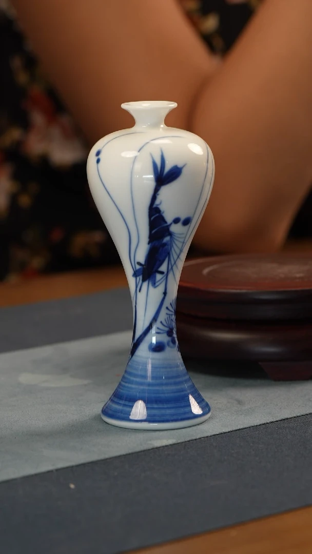 瓶非遗-艾老师-青花虾趣美人瓶