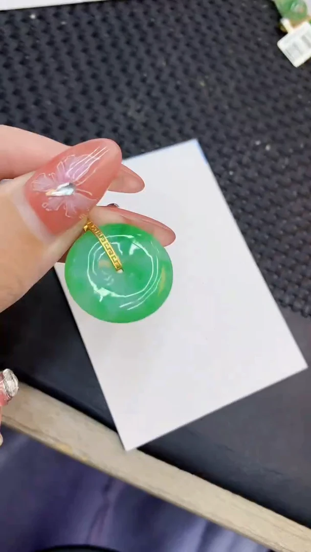 颈饰18K金镶嵌翡翠1