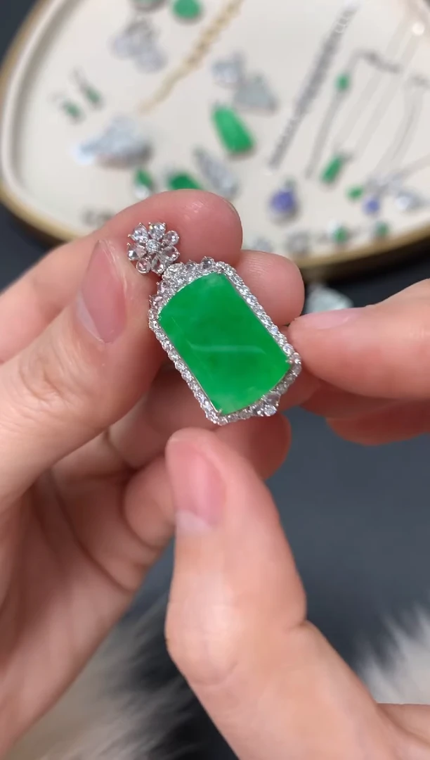 【闪购商品】翡翠吊坠(不含链)18K金镶嵌19800