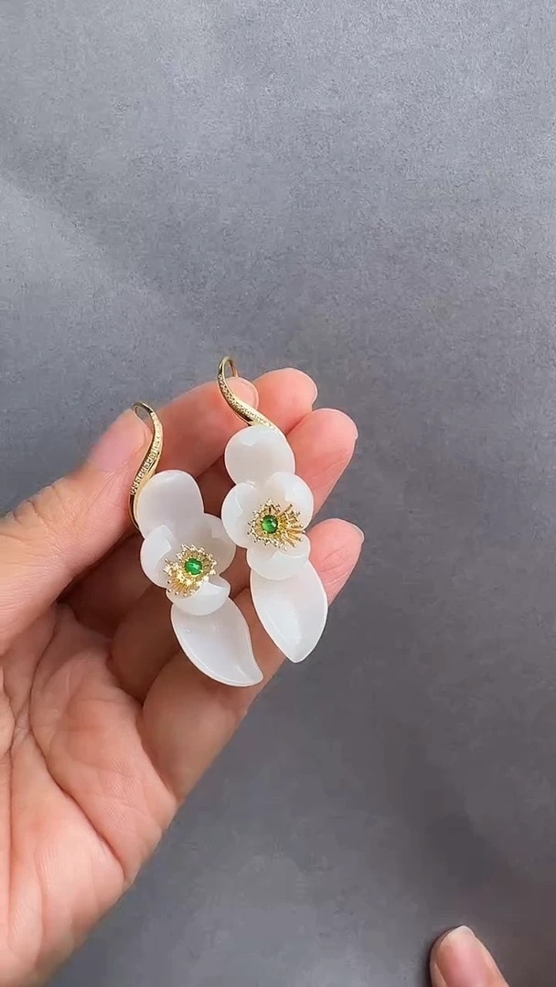 18K金镶嵌和田玉耳饰耳饰