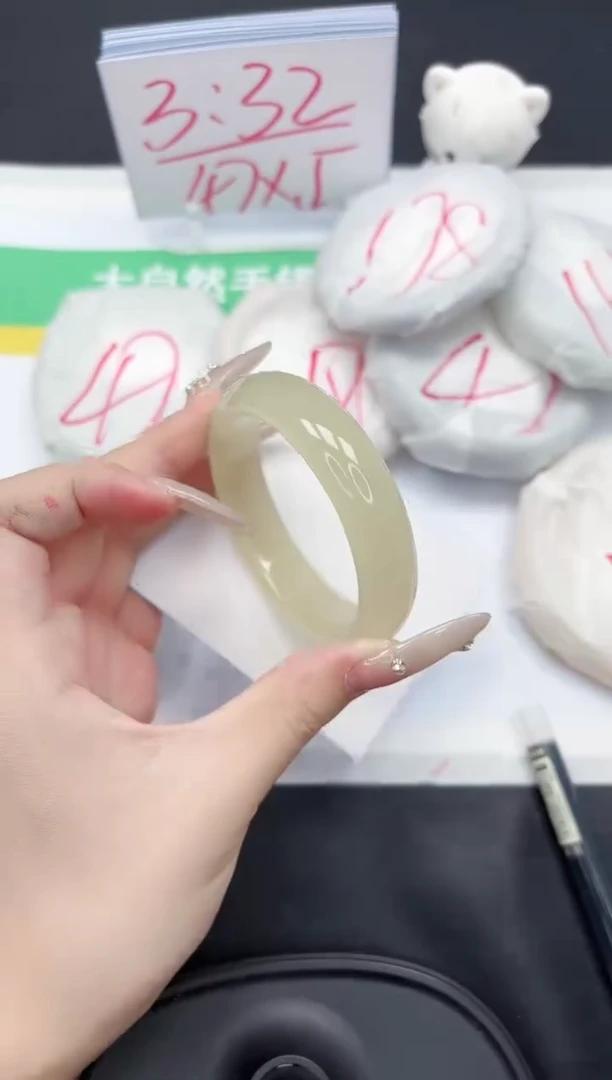 【闪购商品】石英质玉手镯未镶嵌286-54.1