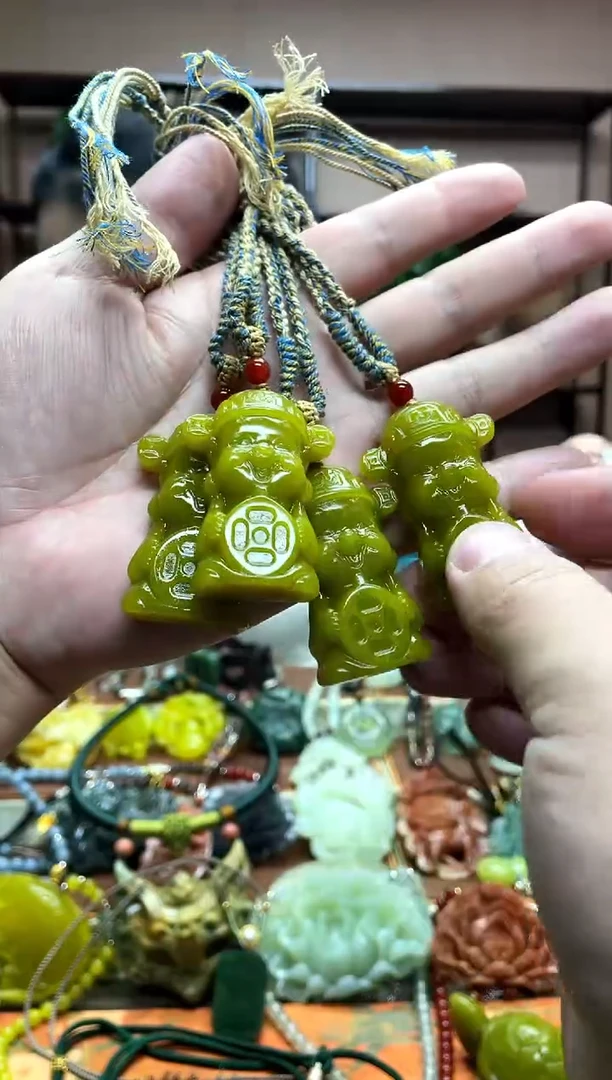 未镶嵌岫玉吊坠多样性发货发其中之一