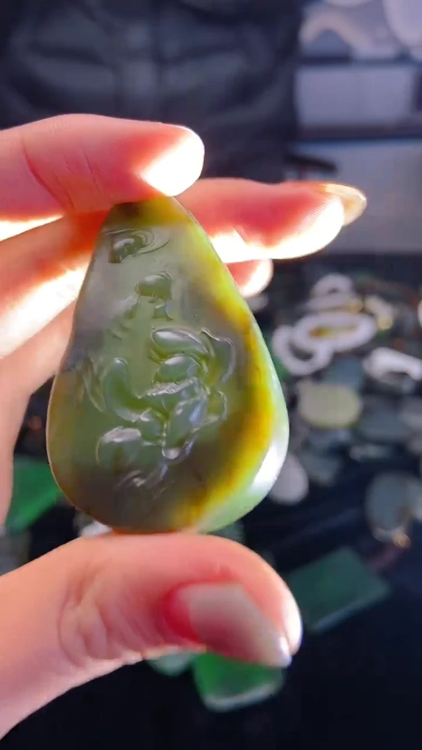 颈饰未镶嵌和田玉1