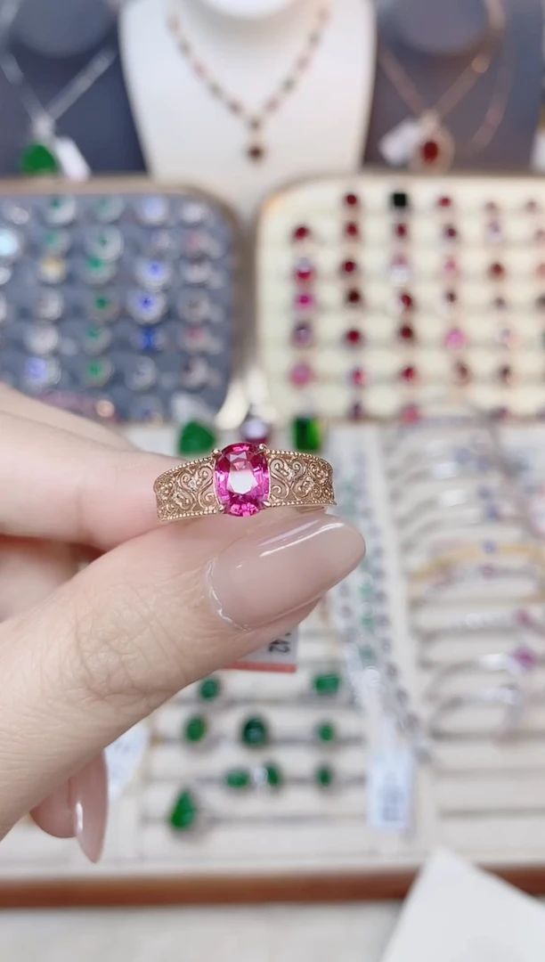18K金镶嵌碧玺戒指碧玺1.3CT
