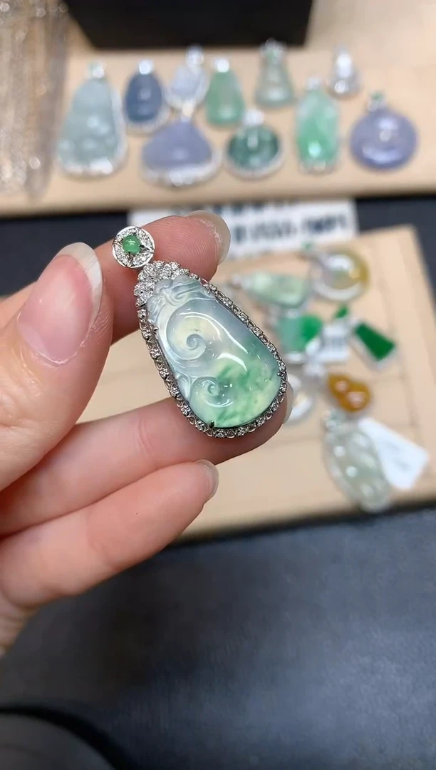 【闪购商品】翡翠颈饰18K金镶嵌如意【无服务费