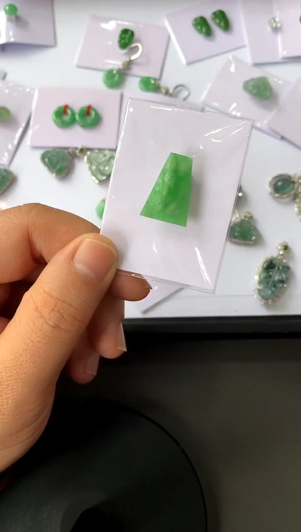 【闪购商品】定制翡翠未镶嵌挂件