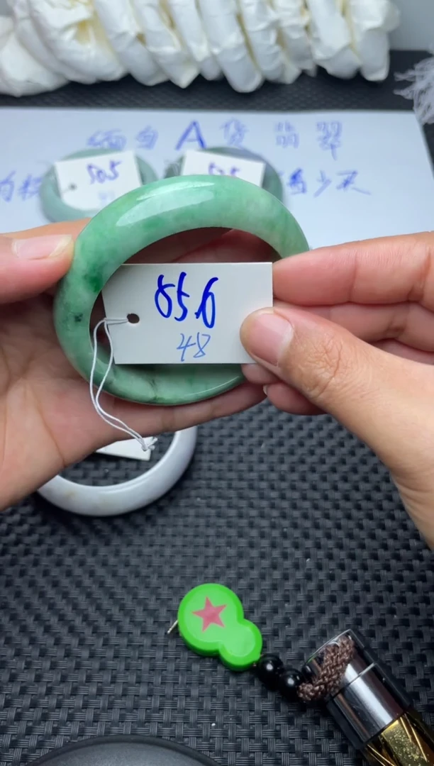 未镶嵌手镯翡翠48