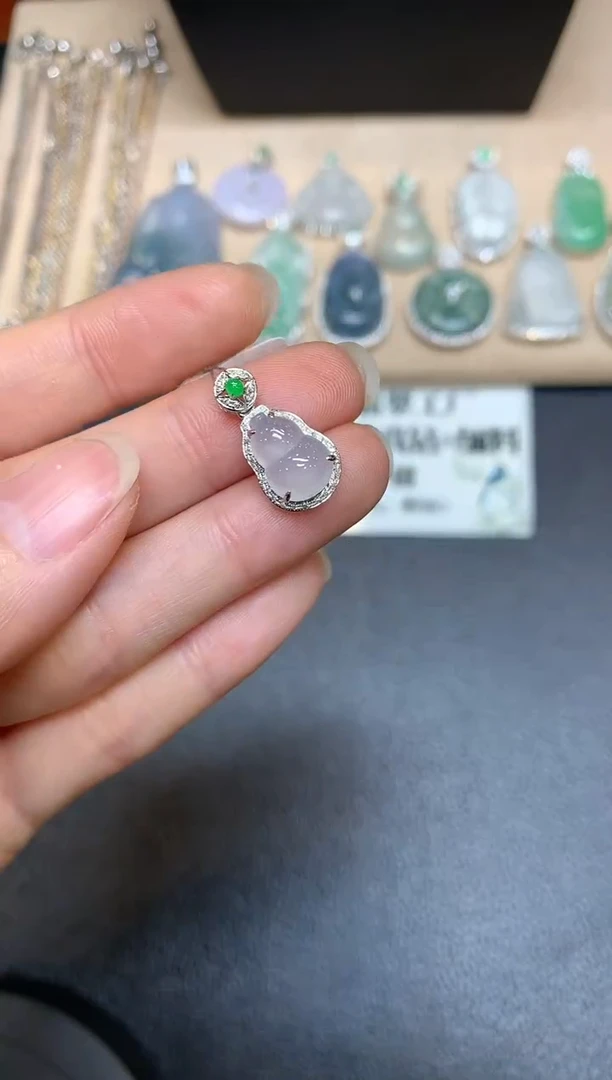 【闪购商品】翡翠颈饰18K金镶嵌葫芦【无服务费