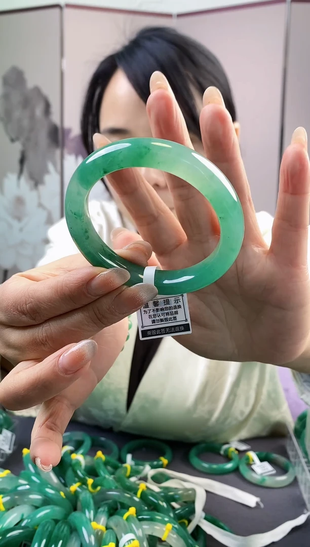 【闪购商品】石英质玉手镯未镶嵌03