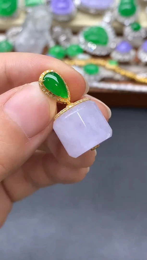 颈饰18K金镶嵌翡翠180-中国好珍宝