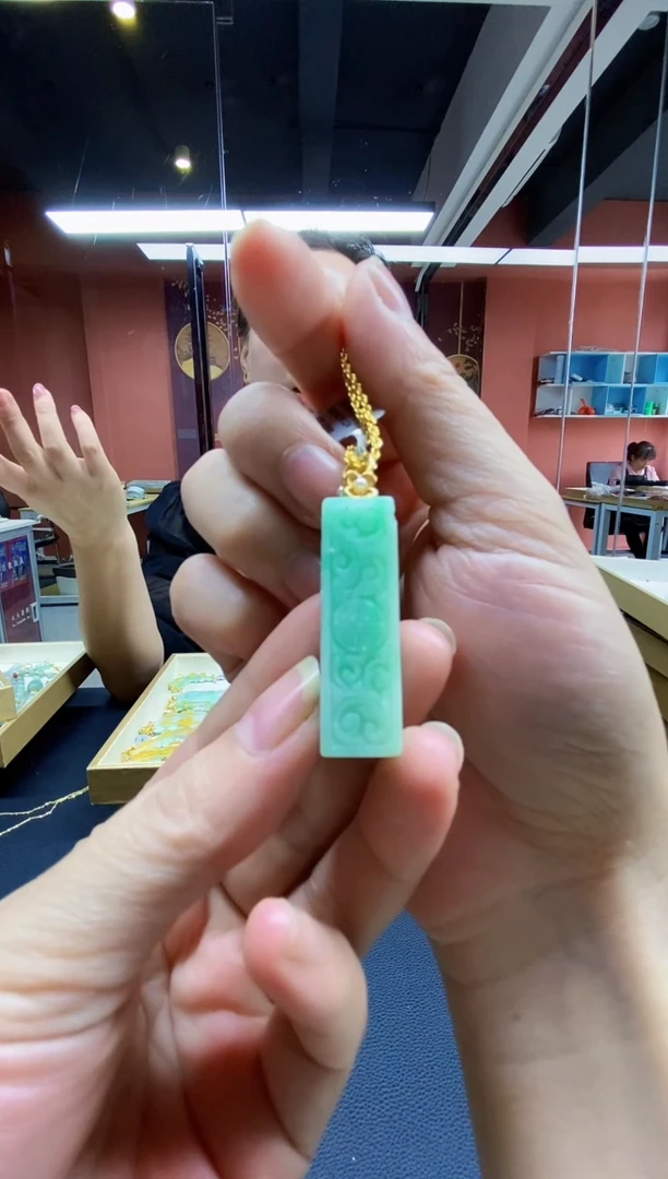 颈饰未镶嵌翡翠吊坠