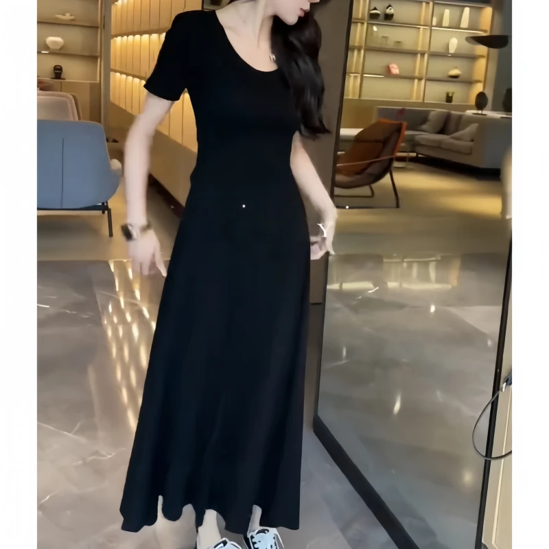 夏季时尚风设计感复古法式连衣裙镂空法式收腰显瘦小黑裙时尚圆领