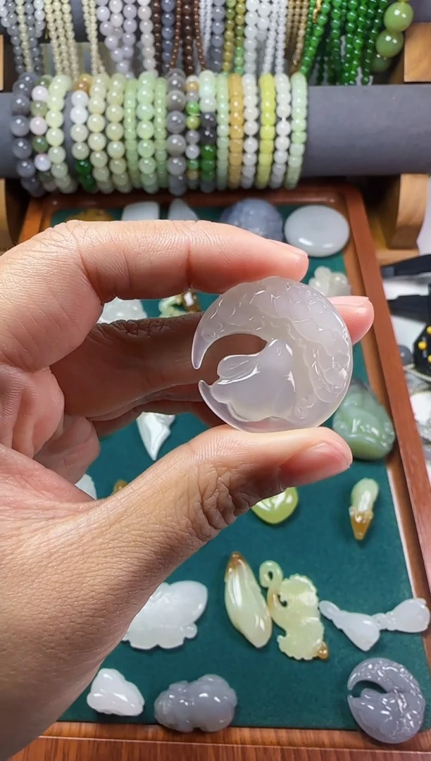 【闪购商品】和田玉无未镶嵌月亮兔吊坠