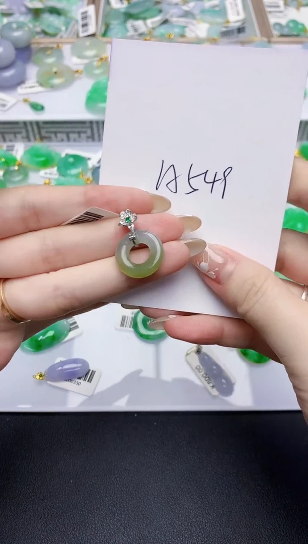 翡翠未镶嵌颈饰天然缅甸A货翡翠