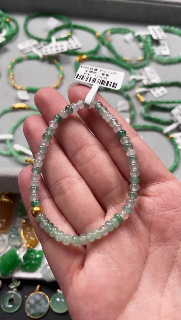 翡翠足金镶嵌套链一条   MK310