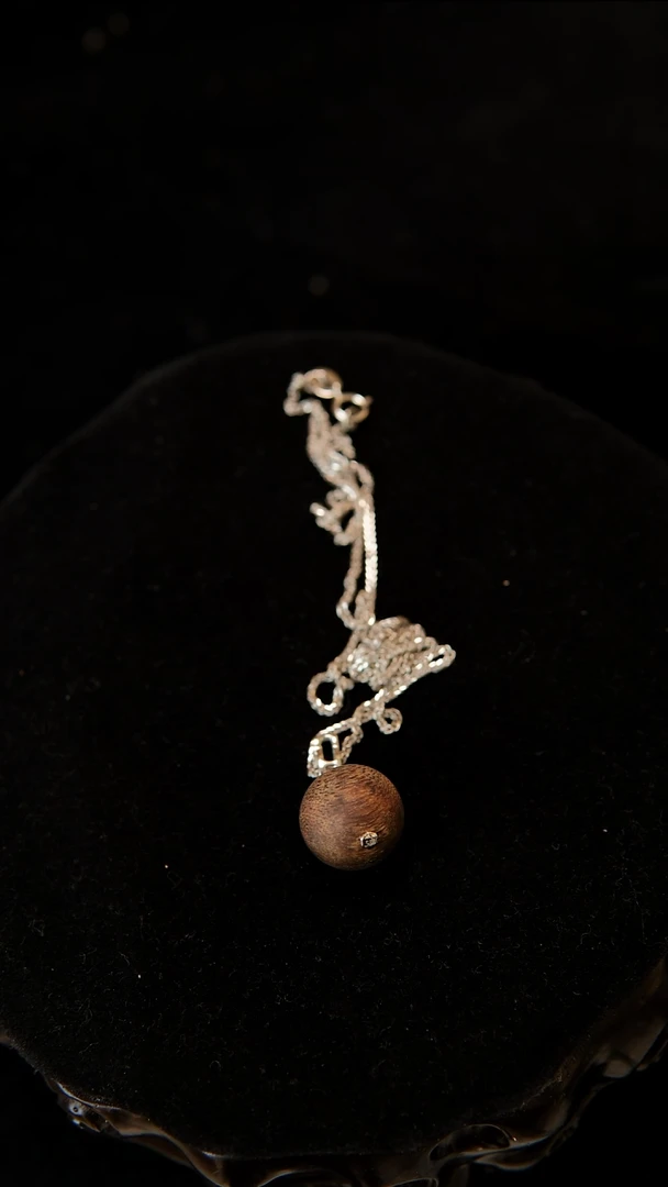 【闪购商品】沉香吊坠海南尖峰岭莺歌绿奇楠卡12单珠吊坠沉水级