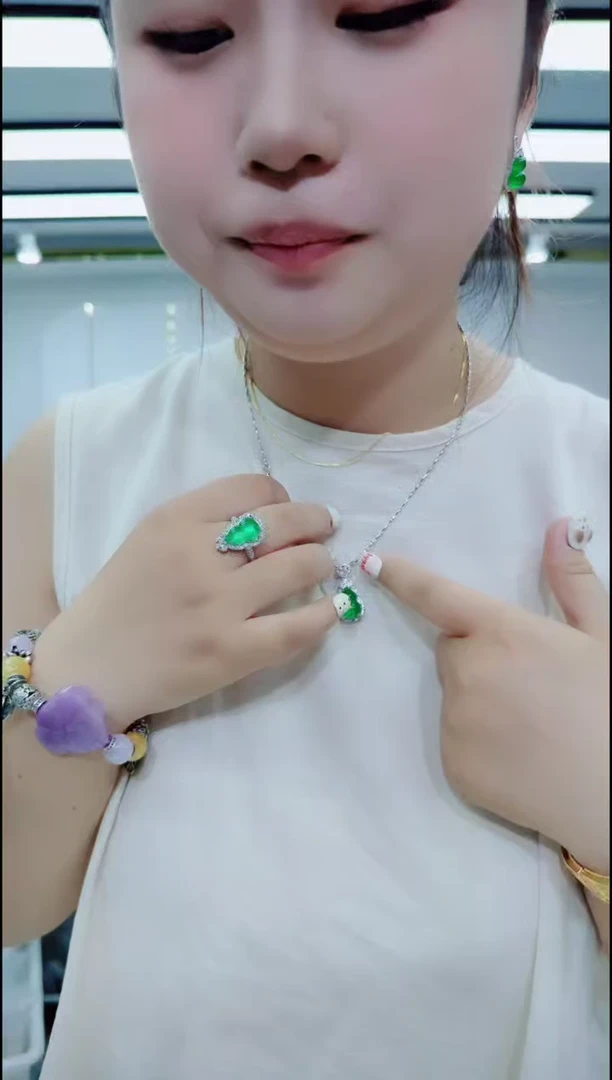 翡翠未镶嵌颈饰1813绿葫芦吊坠