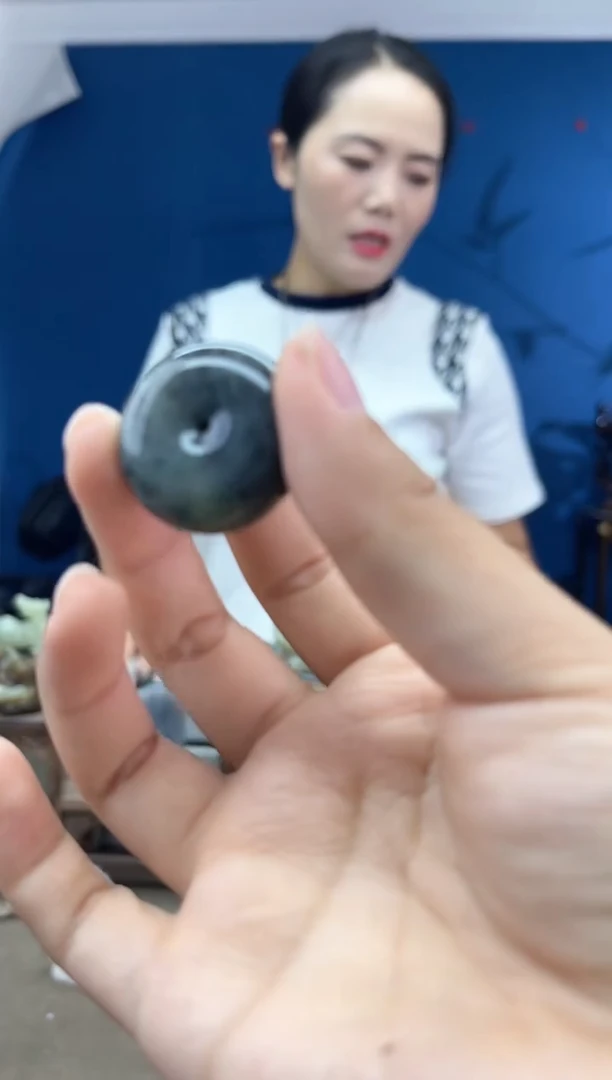 和田玉未镶嵌颈饰1