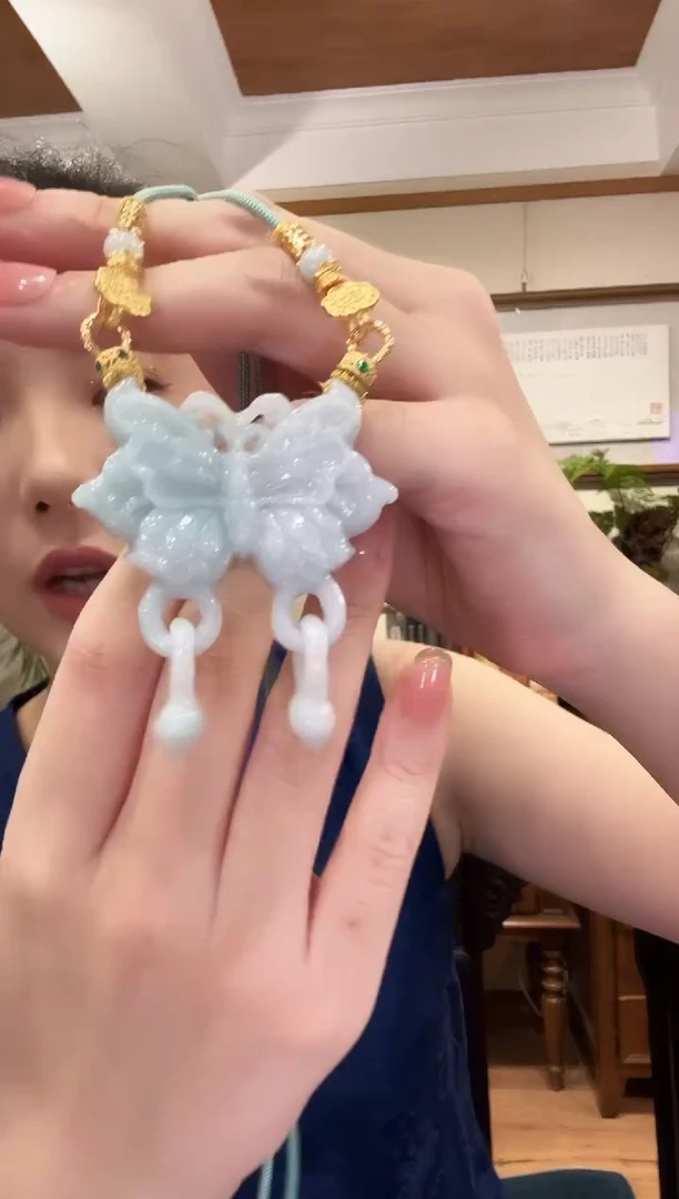 翡翠未镶嵌颈饰国风