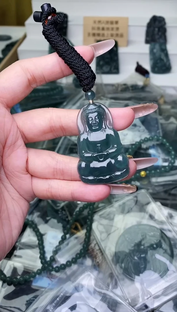 颈饰未镶嵌翡翠