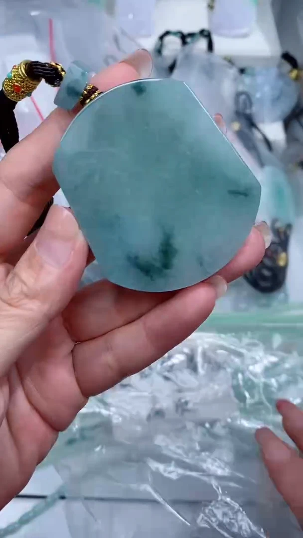 颈饰未镶嵌翡翠吊坠