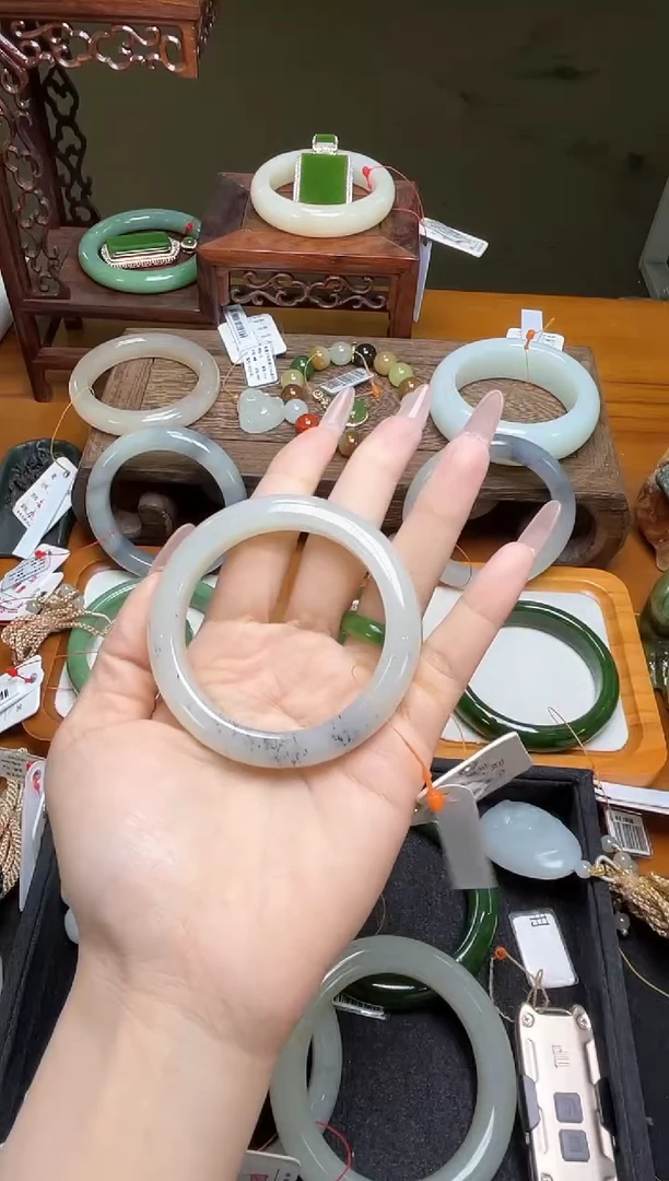 未镶嵌手镯和田玉心****人新疆黑山 53+圈