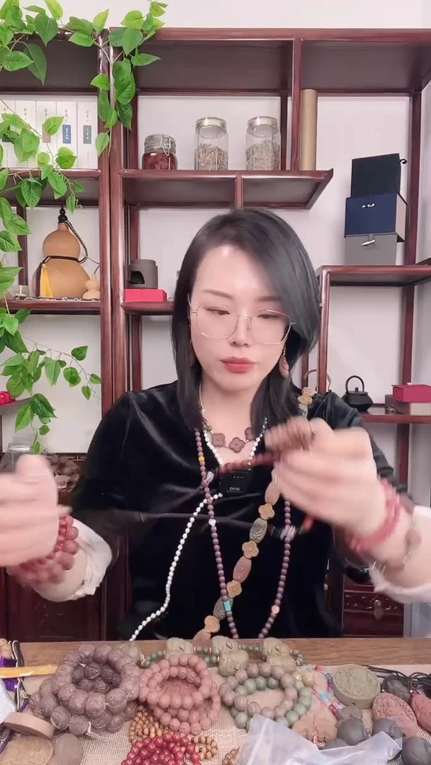 红麝香方带蝴蝶的脖挂