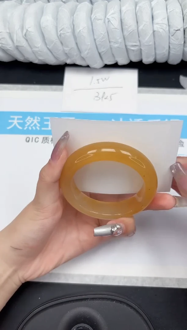 【闪购商品】石英质玉手镯未镶嵌154-55