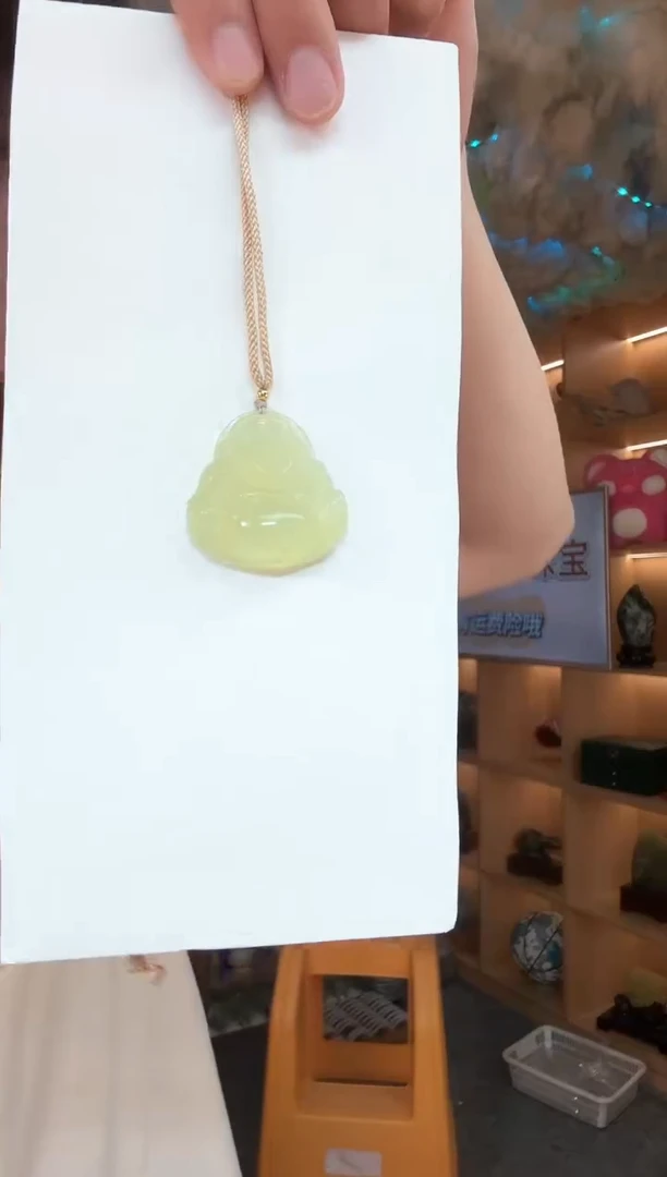 蛇纹石玉未镶嵌颈饰多样性发其一