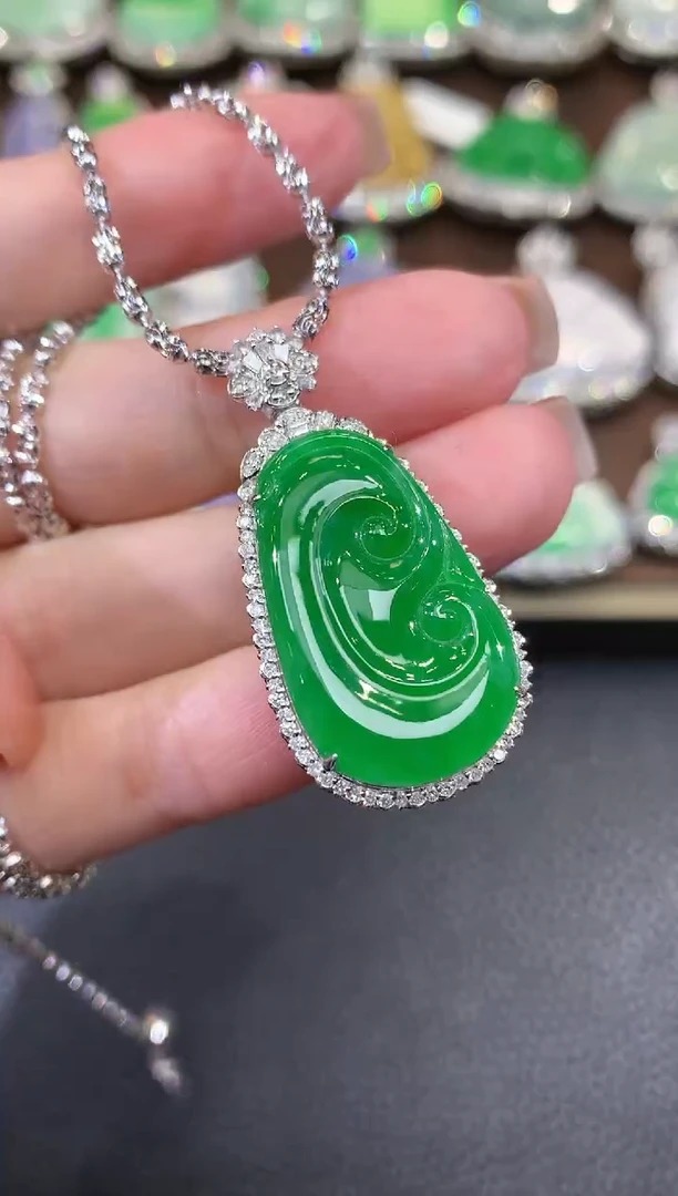 吊坠(不含链)18K金镶嵌翡翠C55