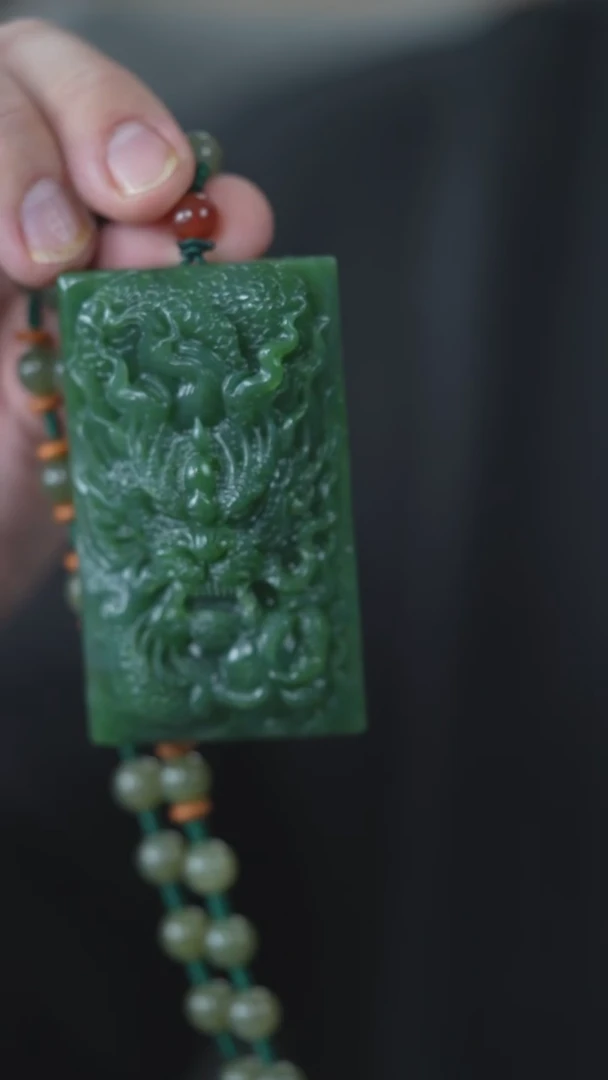 颈饰未镶嵌和田玉（碧玉）龙牌