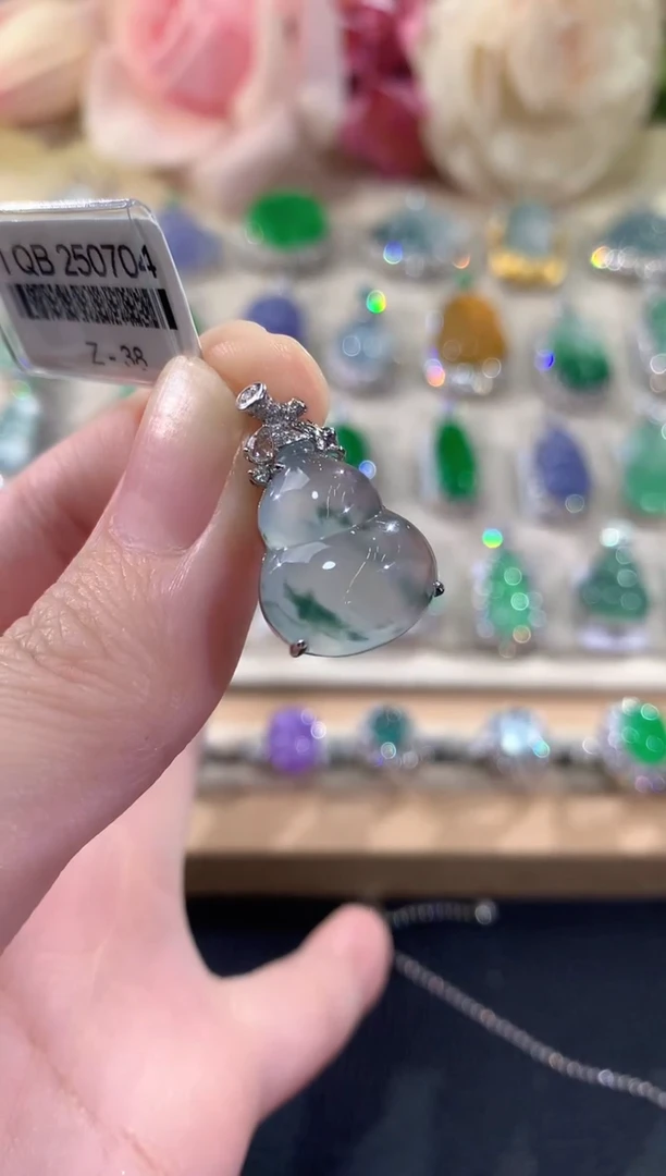 吊坠(不含链)18K金镶嵌翡翠冬日珠宝E46