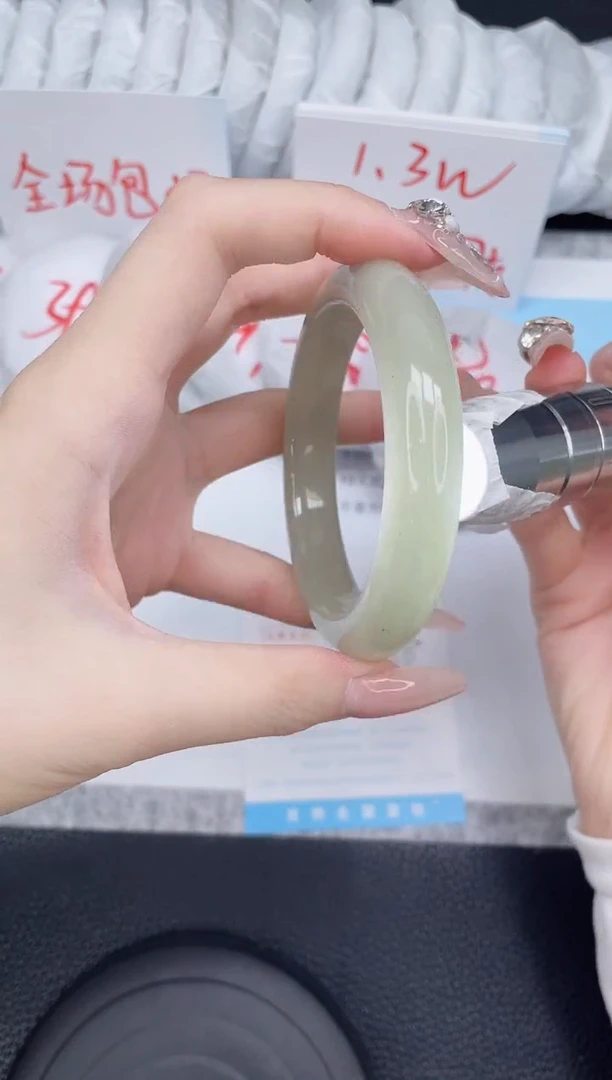 未镶嵌手镯石英质玉110-56.3