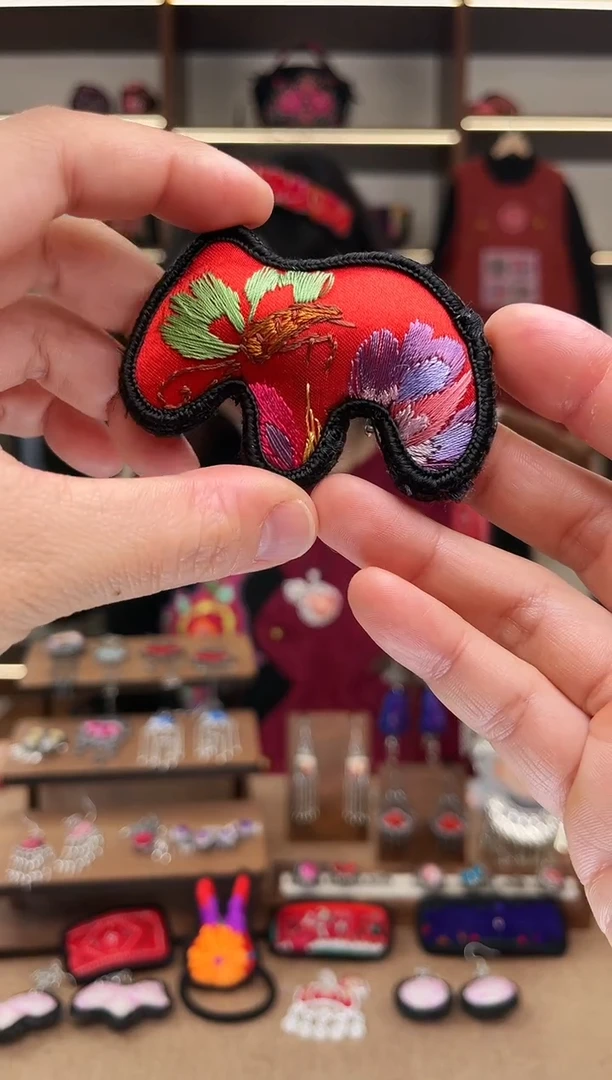 织绣钱*罐1950黔东南苗族刺绣