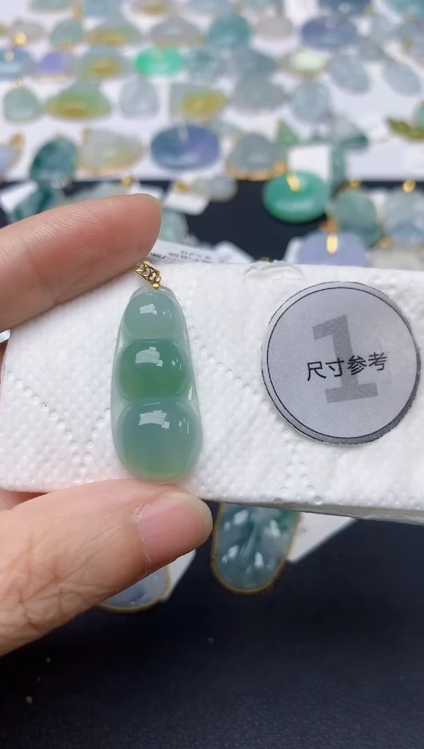 翡翠18K金镶嵌颈饰天然缅甸A货翡翠