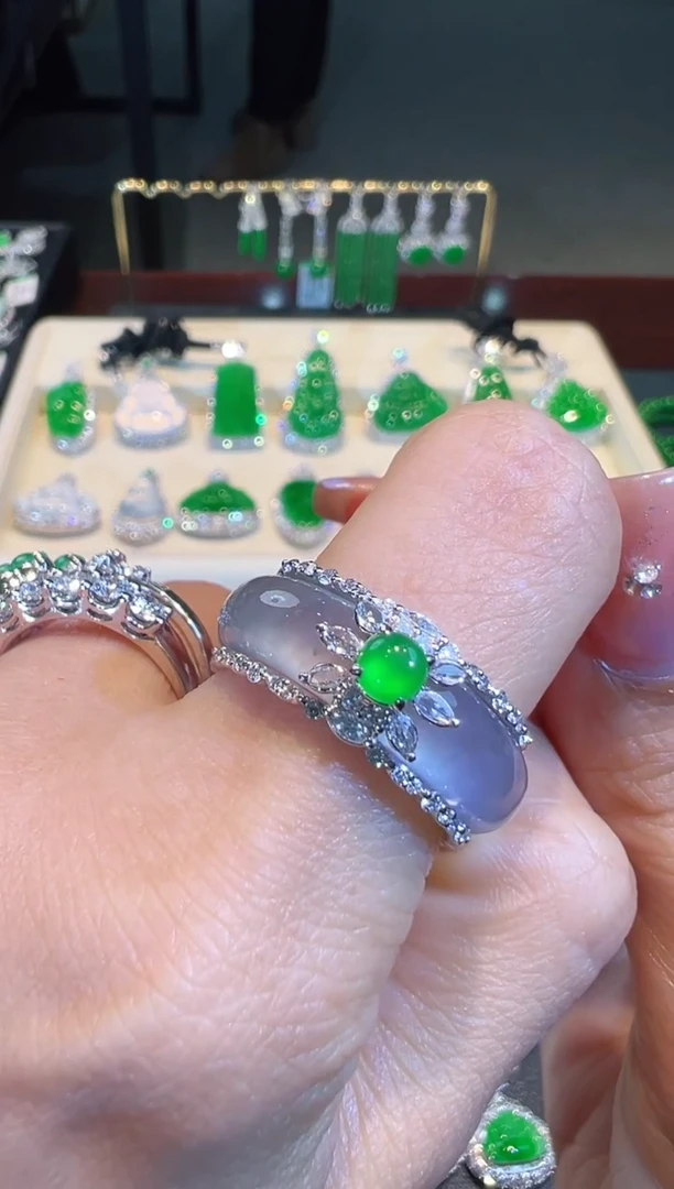 【闪购商品】翡翠戒指18K金镶嵌12圈口