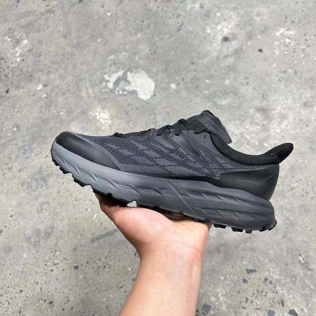 低帮黑灰V底GORE-TEX防水款全地形徒步户外鞋（微瑕，偏小一码）