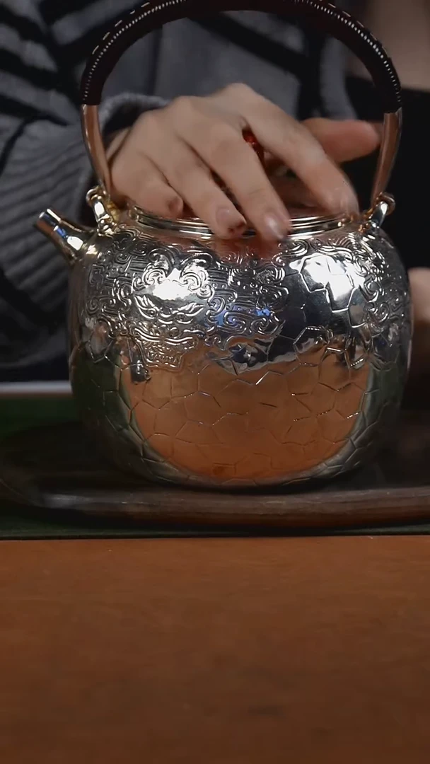 手工锤纹饕餮提梁烧水壶