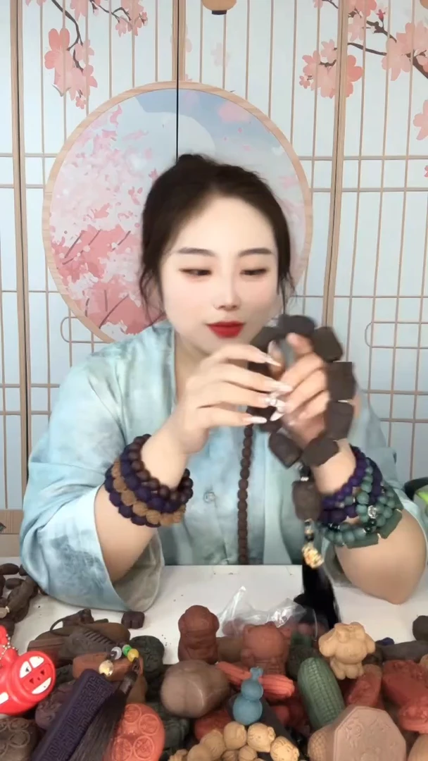 泥塑玉兰香醒狮手持1条