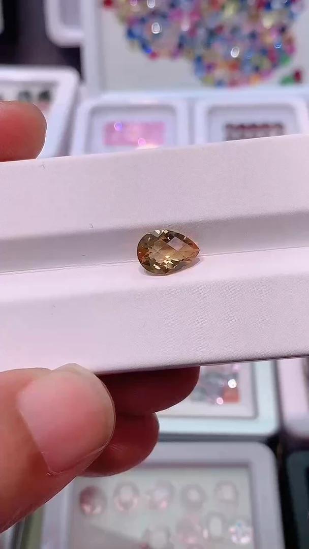 【闪购商品】黄晶裸石未镶嵌粉丝福利水滴