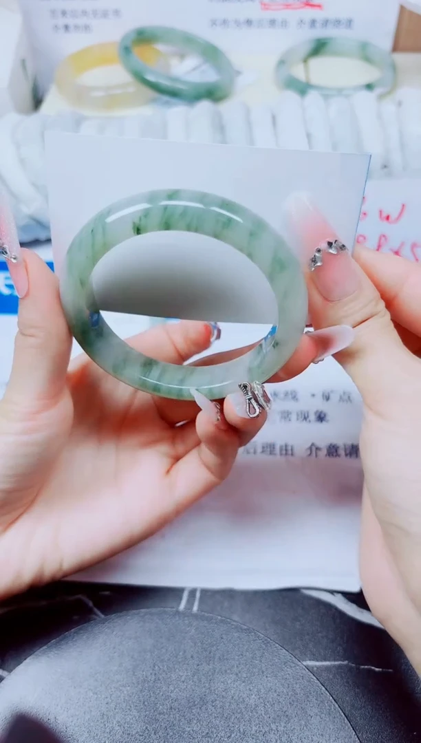 未镶嵌手镯石英质玉263/56.3