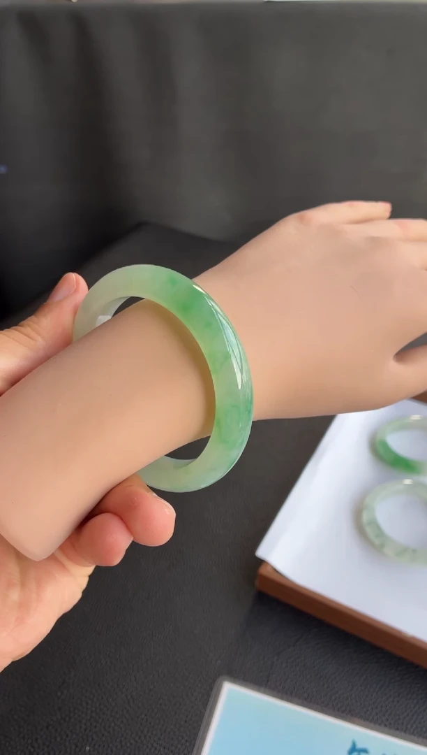 未镶嵌手镯翡翠76号57*11.1*9.1正圈