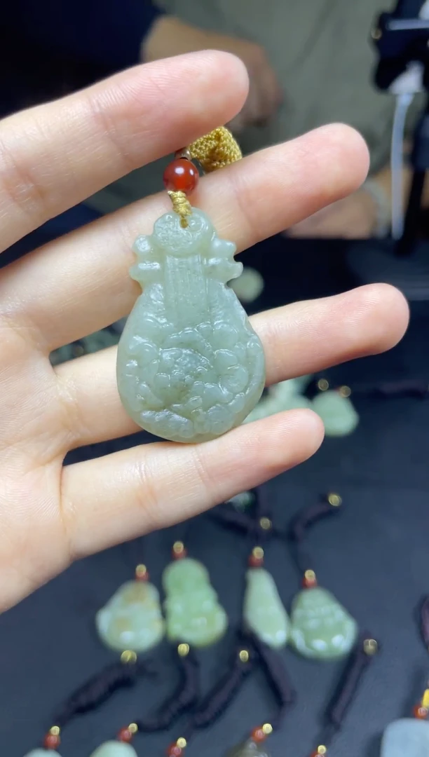 颈饰未镶嵌和田玉挂件