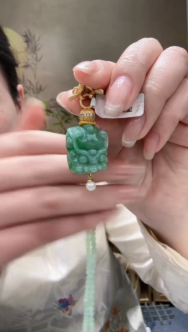 【闪购商品】翡翠颈饰未镶嵌吊坠